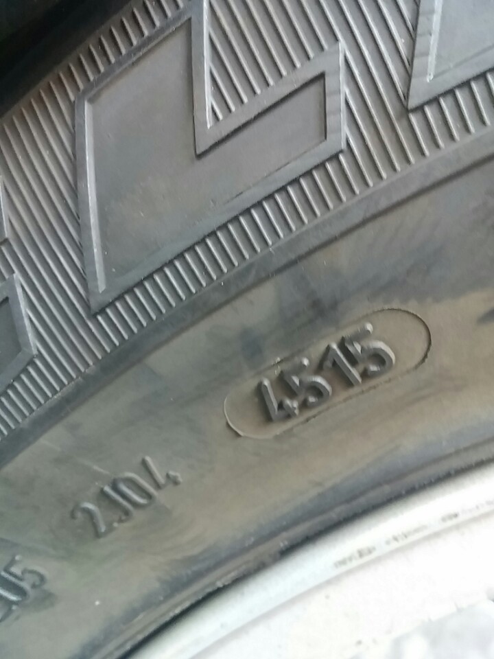 디스터버리4 SE 휠 타이어 임판급 판매합니다.